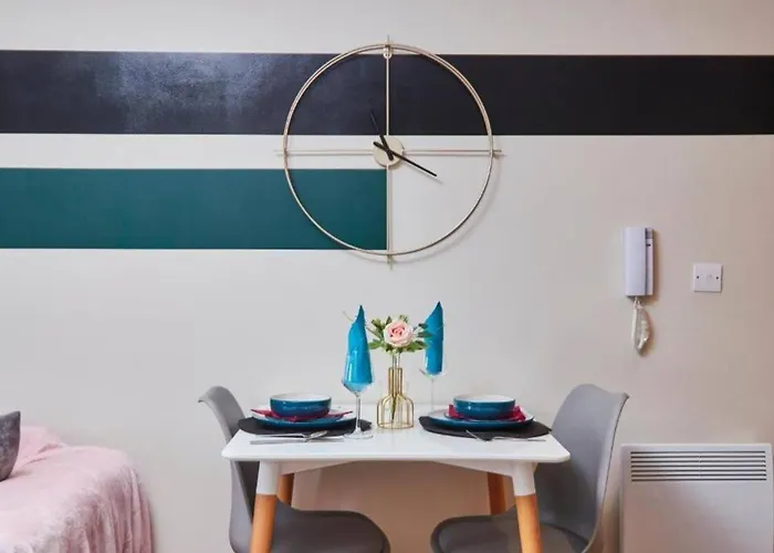 Beautiful 1 Bedroom Flat In Leeds - Sleeps 4