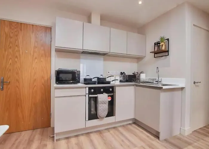 Beautiful 1 Bedroom Flat In Leeds - Sleeps 4