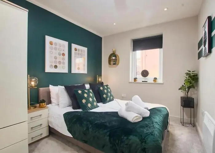 Beautiful 1 Bedroom Flat In Leeds - Sleeps 4